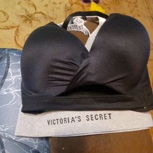 2 Victoria Secret bra black one 34dd and the grey one large